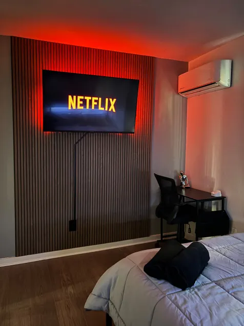 Cozy apartment with Dual 55” Smart TVs - Image 1
