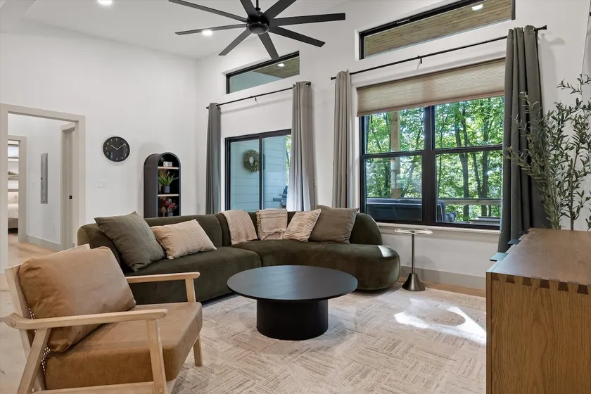 Modern 4BR Ridge Retreat w/View • 2 King Suites - Image 1