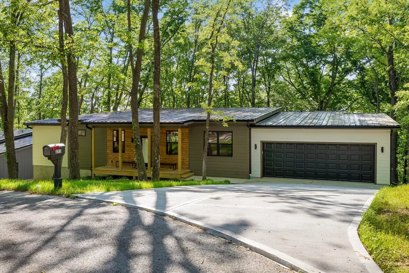 Modern 4BR Ridge Retreat w/View • 2 King Suites - Image 1