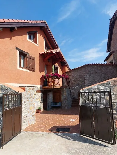 Entire house with “Txoko” and patio, 50 minutes from Bilbao - Image 1