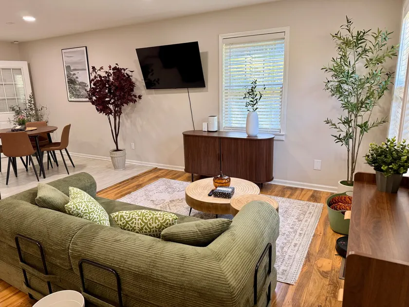 Botanical Bliss near DT | Sunroom & Park | KingBed - Image 1
