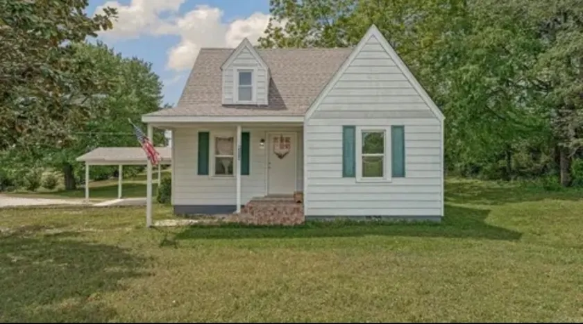 Renovated 1940s Home/Large Yard in the City - Image 1