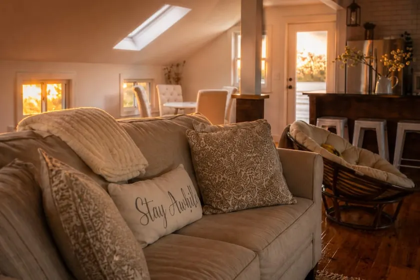 Kenney's Beach Loft - Vineyards, Horton Lighthouse - Image 1