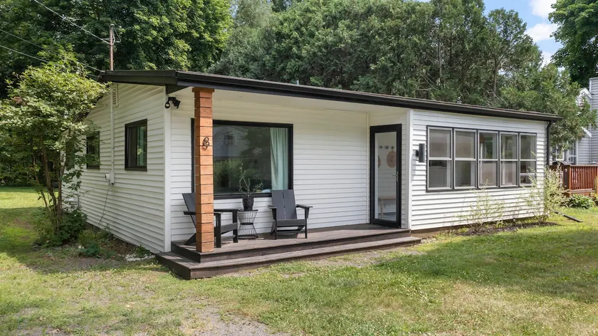 Modern Cottage in Copake - Image 1