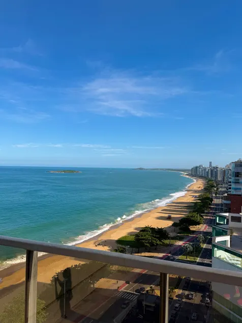 Praia Dourada 1115 - Frente Mar com Varanda e Garagem - Image 1