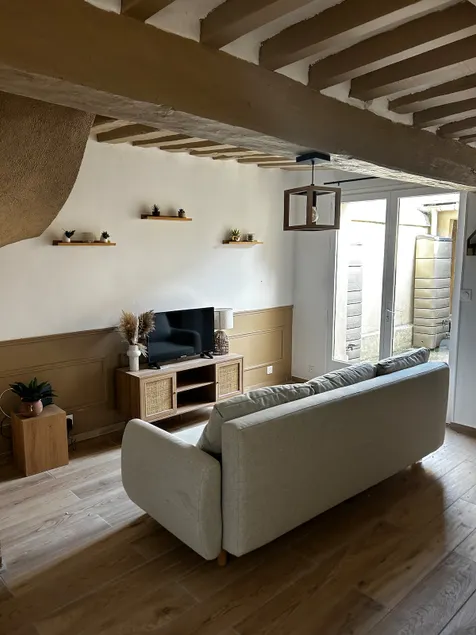 Downtown half-timbered house with patio in Giverny-Rouen - Image 1