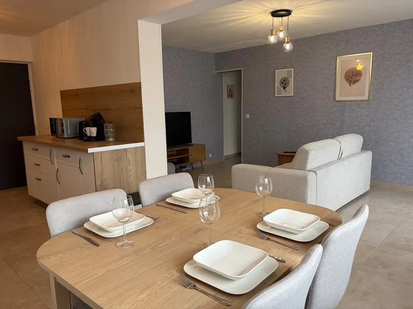 The essentials, a comfortable, air-conditioned apartment - Image 1