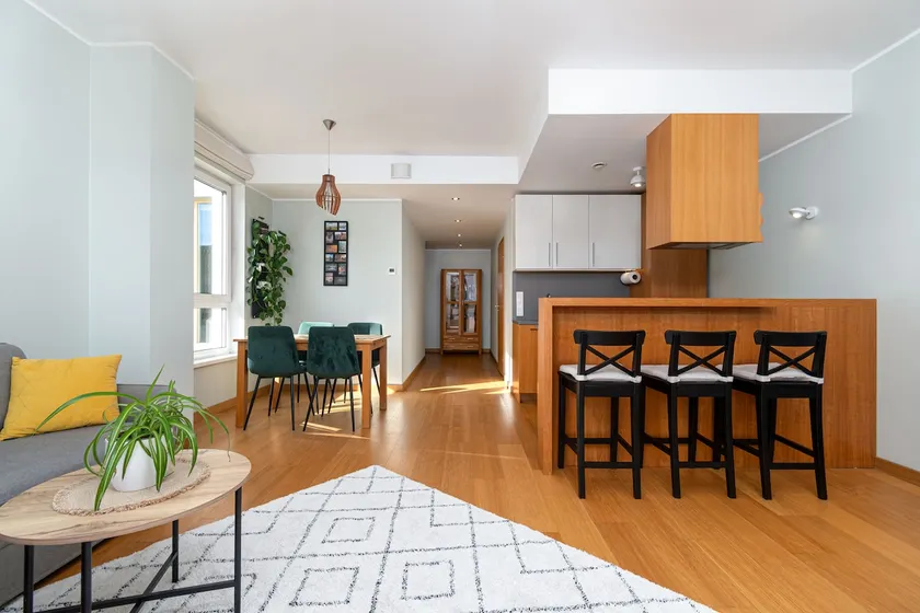 3-bedroom apartment with sauna and balcony - Image 1