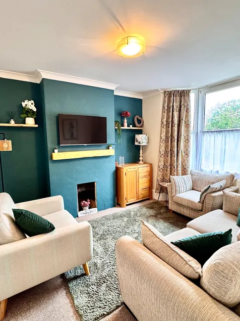 4-Bed House in Central Rye Parking & Garden - Image 1