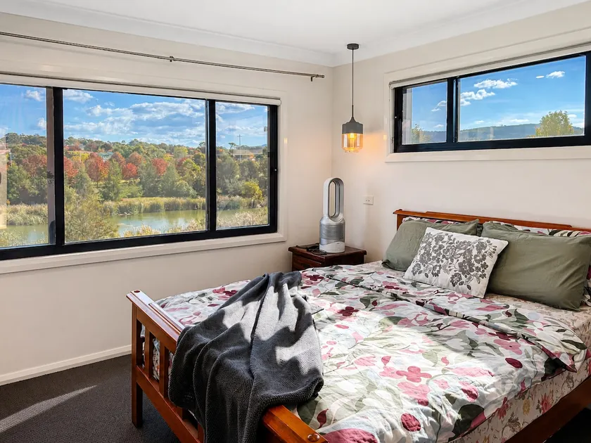 2-Storey 5BR House - Family, Pets & Pond Views - Image 1
