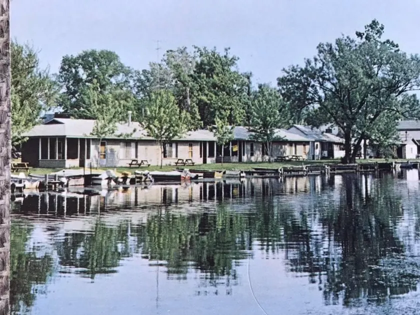 2 bed room with water front and a fire ring - Image 1