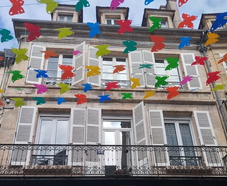 Apartment in the historic center of Avallon - Image 1