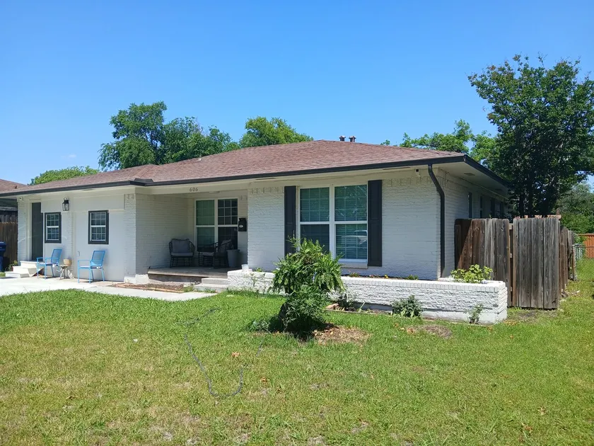 Spacious Duplex with 3 Bedrooms/2 Baths, 4Beds. - Image 1
