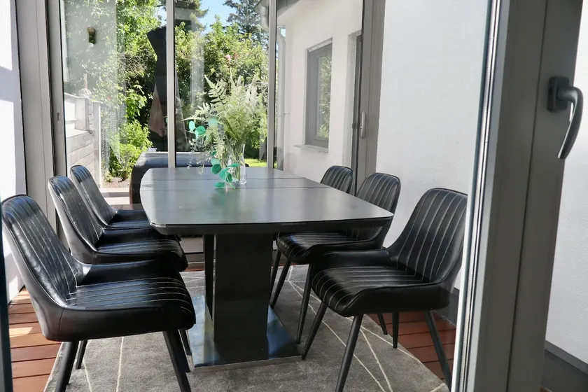 Premium townhouse – 5 minutes to the city and main train station - Image 1