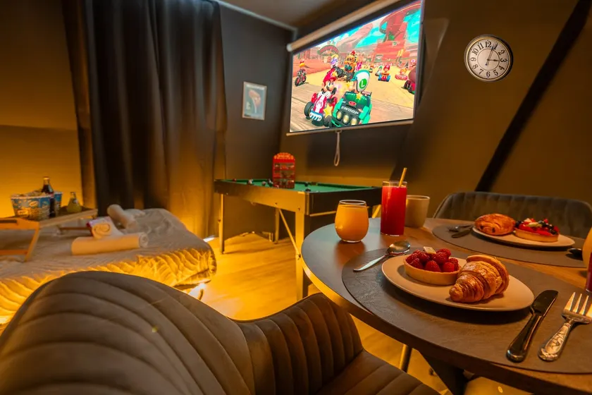 CINÉMA ROOM I BILLARD I NINTENDO SWITCH I NETFLIX I MINI BAR - MOVIE ROOM I POOL I NINTENDO SWITCH I NETFLIX I MINI Bar - Image 1