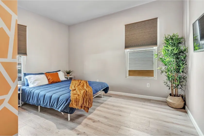 1BR/1BA Pet Friendly Minimalist Stay Near Downtown - Image 1