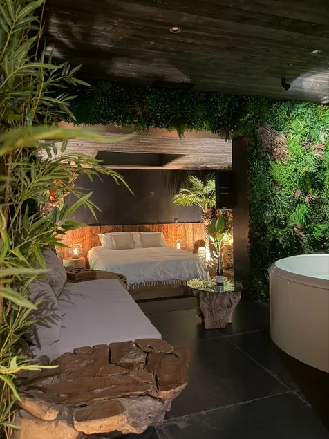 Jungle Escape – Sauna, Hot Tub & Starlit Night - Image 1