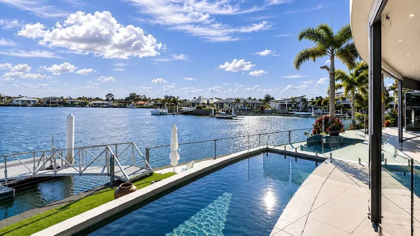 Panoramic Luxury On North Point - Image 1