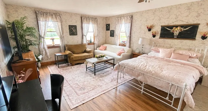 Vintage farmhouse in medina - Image 1