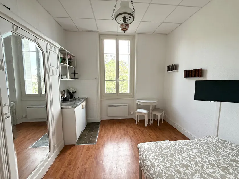Studio in the center + parking - Image 1