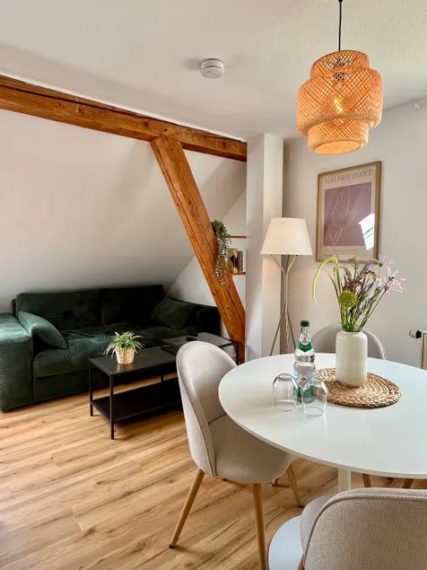 Luminous city apartment in a prime location - Image 1