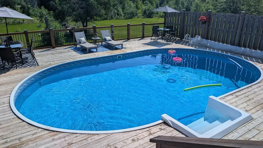 2 BD Apartment (sleeps 5), heated pool & firepit - Image 1