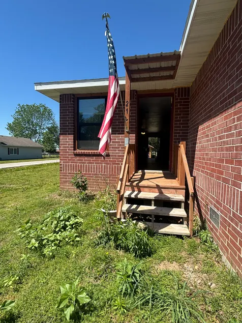 Small-Town Charm near big town amenities! - Image 1