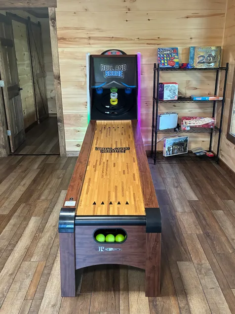 Sunset Ridge-Hot Tub & Skee-ball - Image 1