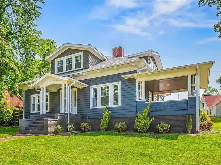 Blue Cottage Getaway Elkin Downtown - Image 1