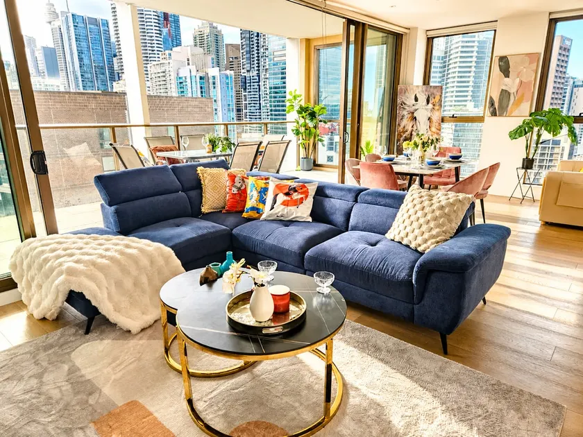 Luxury CBD Apartment - 1 Min to Darling Harbour - Image 1