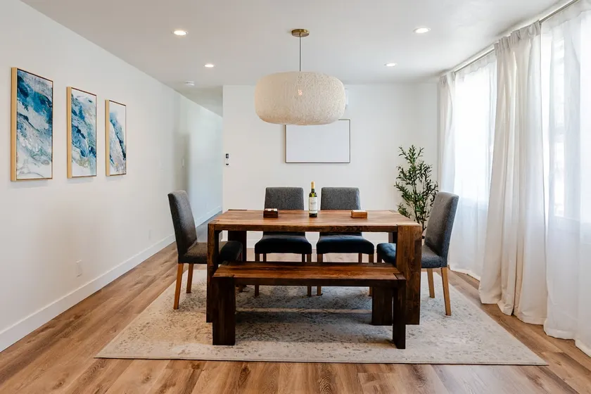 Walk Downtown+Beach • King Beds • Family-Friendly - Image 1