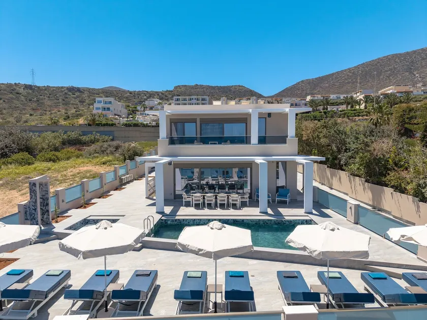 Elmar Bay Villa, Beachfront Luxury Escape with Private pool - Image 1