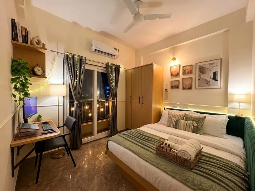 VELoRA: Couple-Friendly Mini 1BHK | WFH | NiPANIA - Image 1