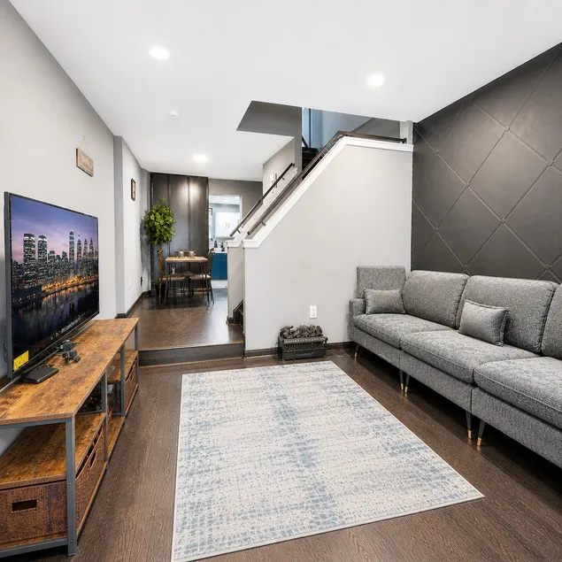 Cozy 2 BR home in South Philly + Easy City Access - Image 1