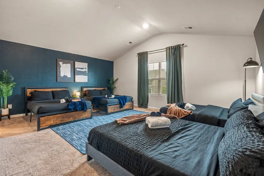 5BR House | 10 Beds | Loft | Zebulon - Image 1