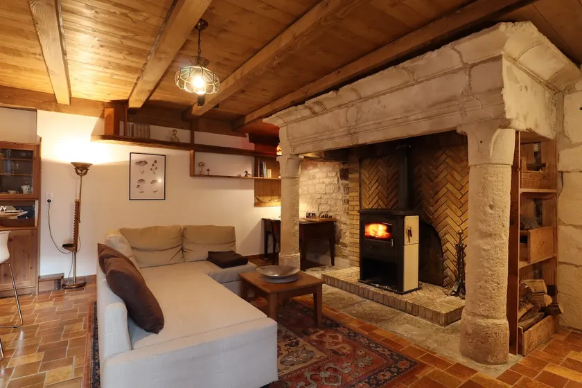 Charming cottage in the heart of nature in Reugney - Image 1