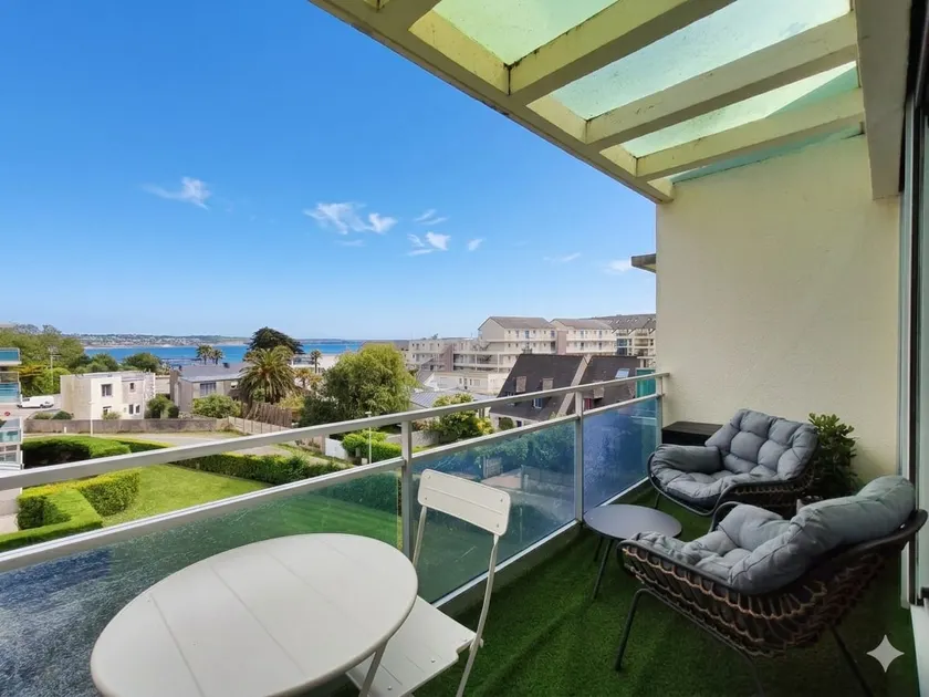 DED Stunning sea-view apartment - Balcony - Beach within walking distance - Image 1
