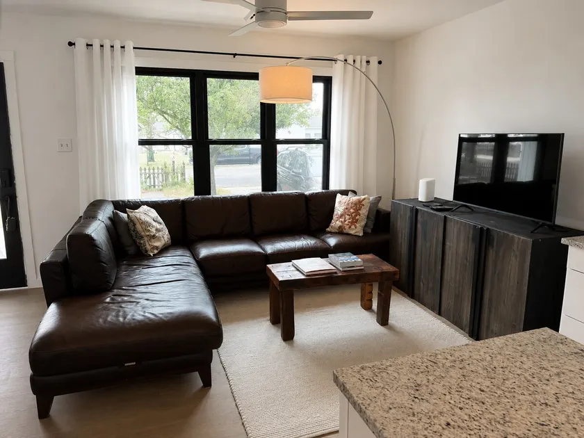 Modern Beach Cottage - 3 Bed 2 Bath - Dog Friendly - Image 1