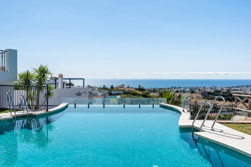 Luxurious Penthouse - View, Roof Terrace, 3BR - 2BA - Image 1