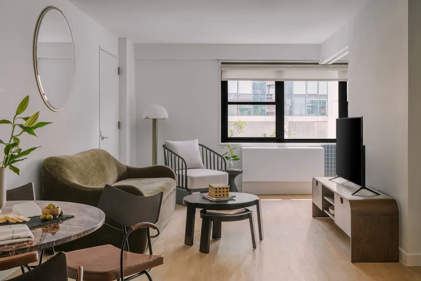 1 Bed Apt, 1 King, Sofa Bed, near Grand Central - Image 1