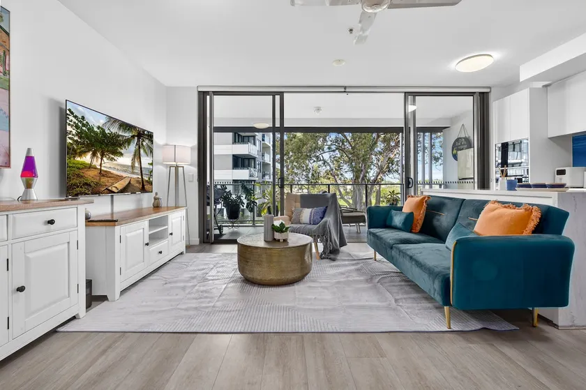 Gorgeous and Spacious 2BR Beach Apt with Pool, Parking and Gym - Image 1