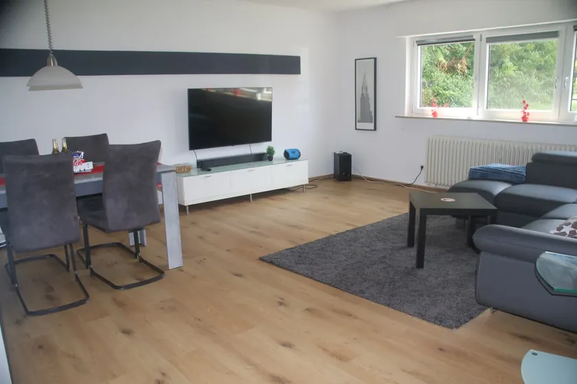 95 m² apartment, 2 bedrooms, garden & garage - Image 1