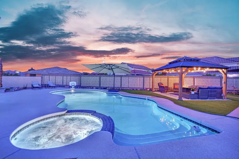 The Gold Standard | Heated Pool, Spa & Games - Image 1