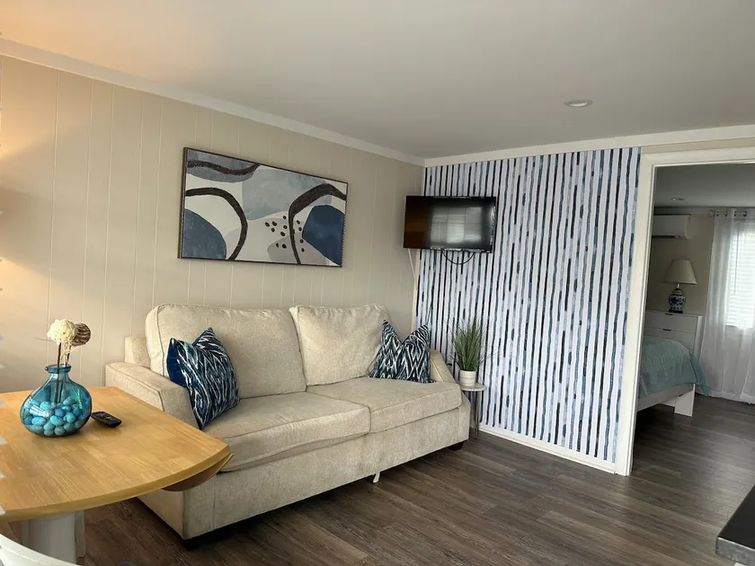 Shoreline Suite - Image 1