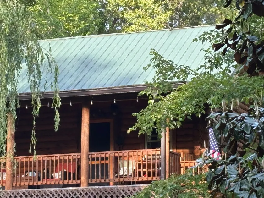 Whispering Willow Lodge - Image 1