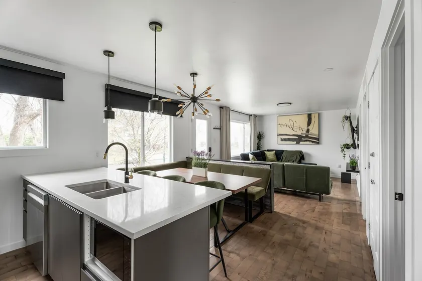 The Enchanted Oasis – Modern & Cozy - Image 1