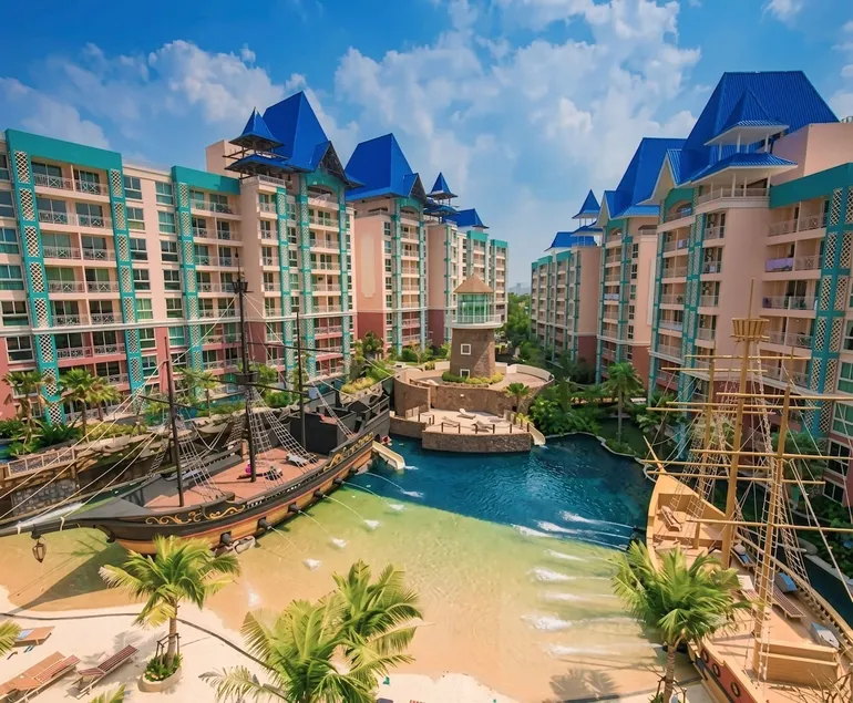 Grande Caribbean Condo by Somphong - Image 1