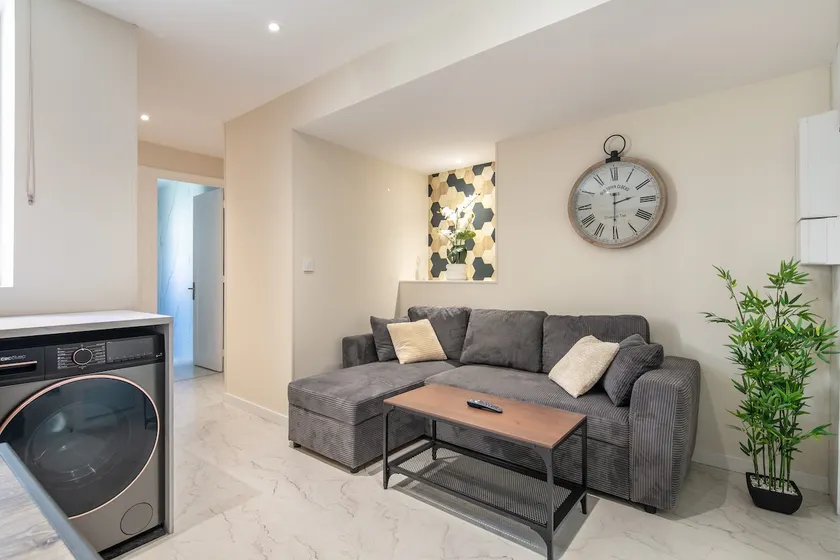 New designer T3 • Downtown • Train station 2 min • 4/6 people - Image 1