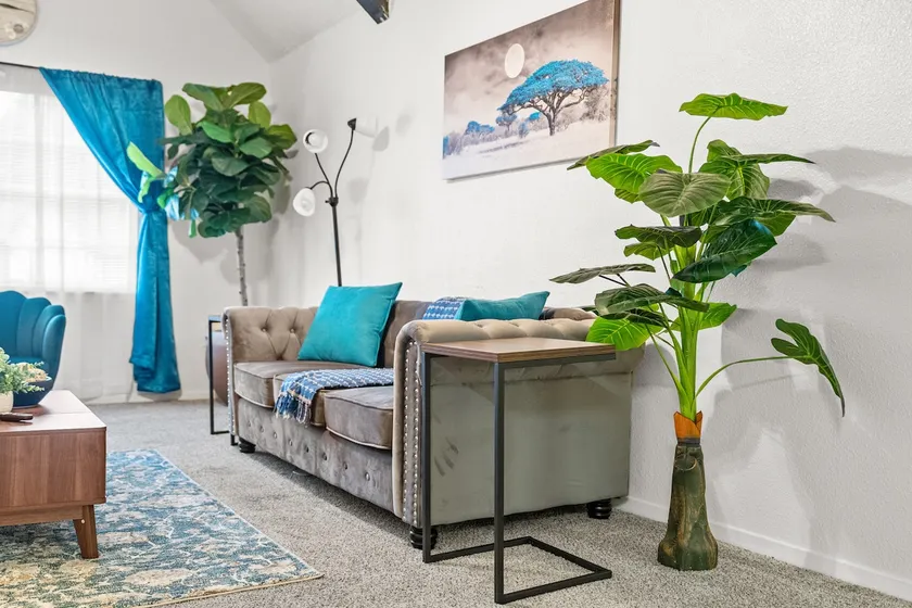 Prime Location Suite | LSU & Downtown | WiFi - Image 1