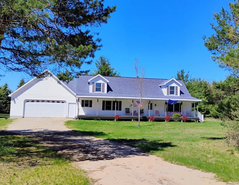 Northern Michigan House in the Pines - Image 1